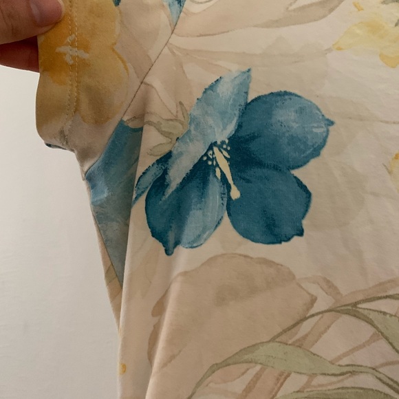 Aloha Floral V-Neck Blouse - Picture 4 of 7